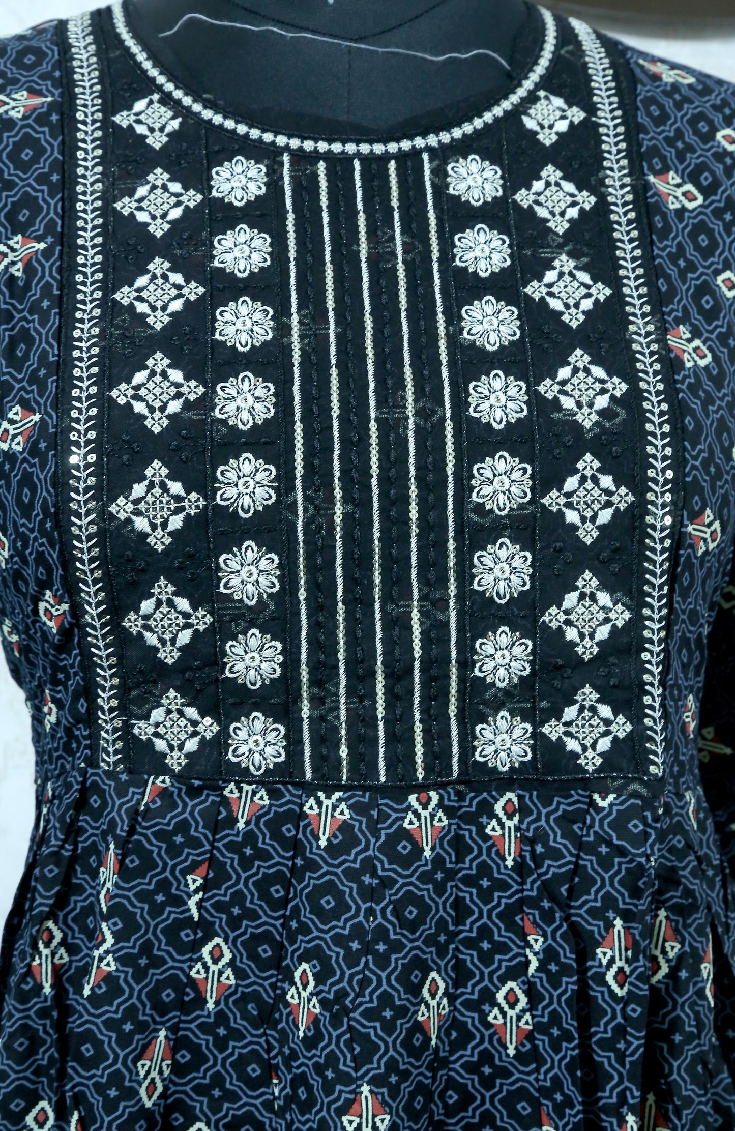 CLASSIC CHARCOAL ARTISAN KURTHI