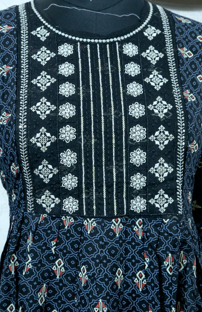 CLASSIC CHARCOAL ARTISAN KURTHI