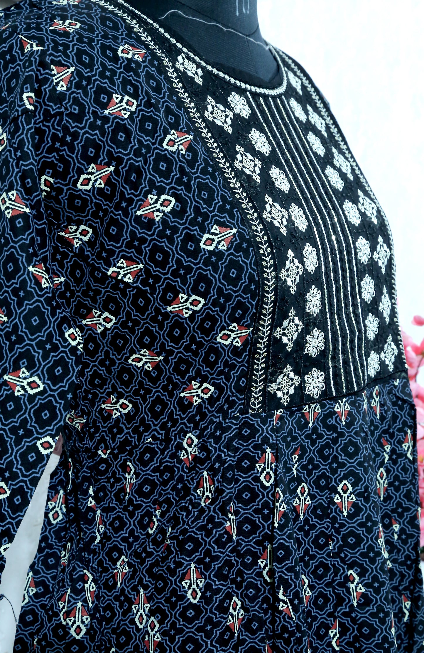 CLASSIC CHARCOAL ARTISAN KURTHI