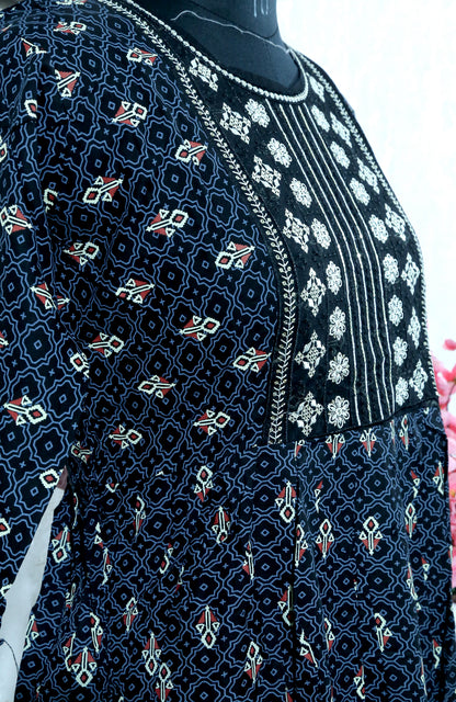 CLASSIC CHARCOAL ARTISAN KURTHI