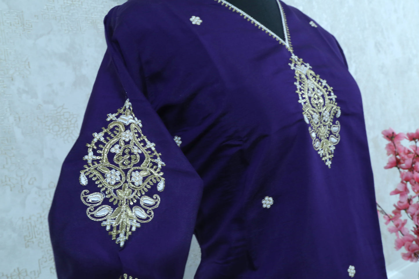 MODERN V-NECK LONG KURTI IN FLOWY RAYON
