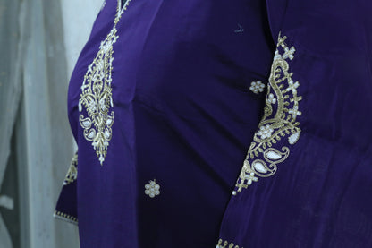 MODERN V-NECK LONG KURTI IN FLOWY RAYON