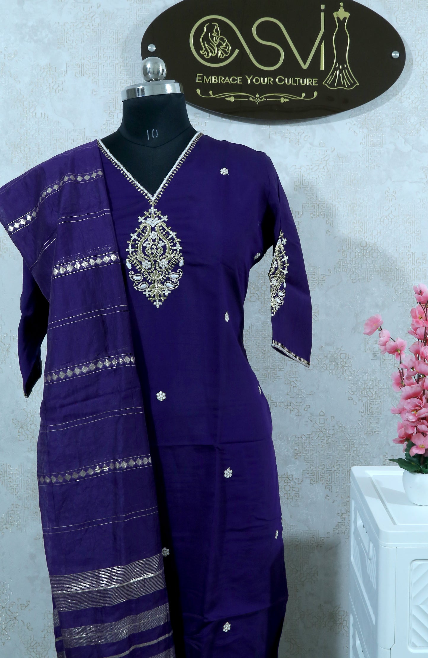 MODERN V-NECK LONG KURTI IN FLOWY RAYON