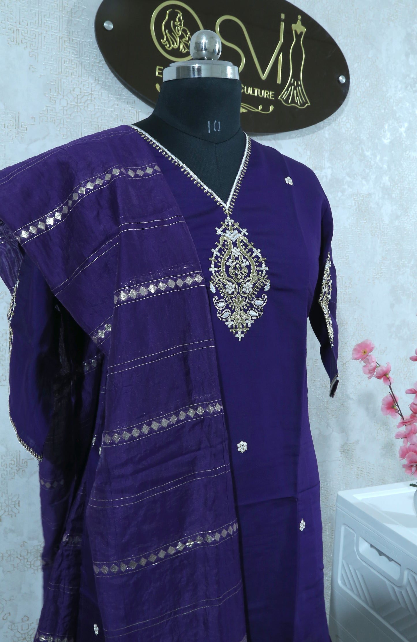 MODERN V-NECK LONG KURTI IN FLOWY RAYON