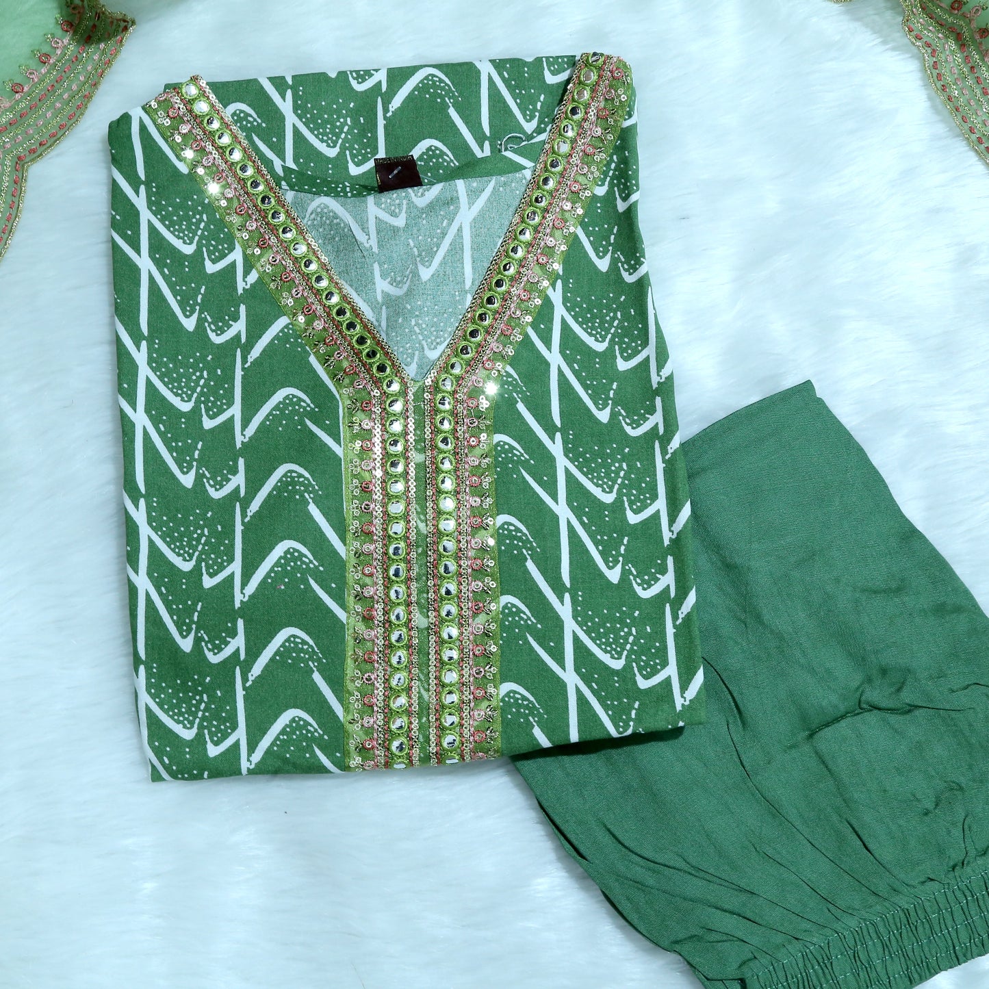 BANDHANI PRINT KURTI SET WITH ORGANZA DUPATTA – V-NECK STYLE