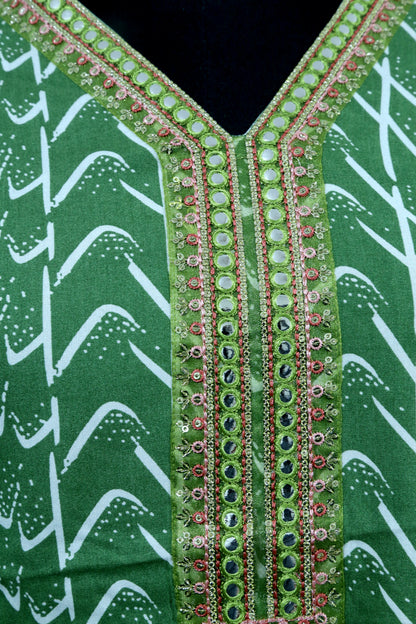 BANDHANI PRINT KURTI SET WITH ORGANZA DUPATTA – V-NECK STYLE