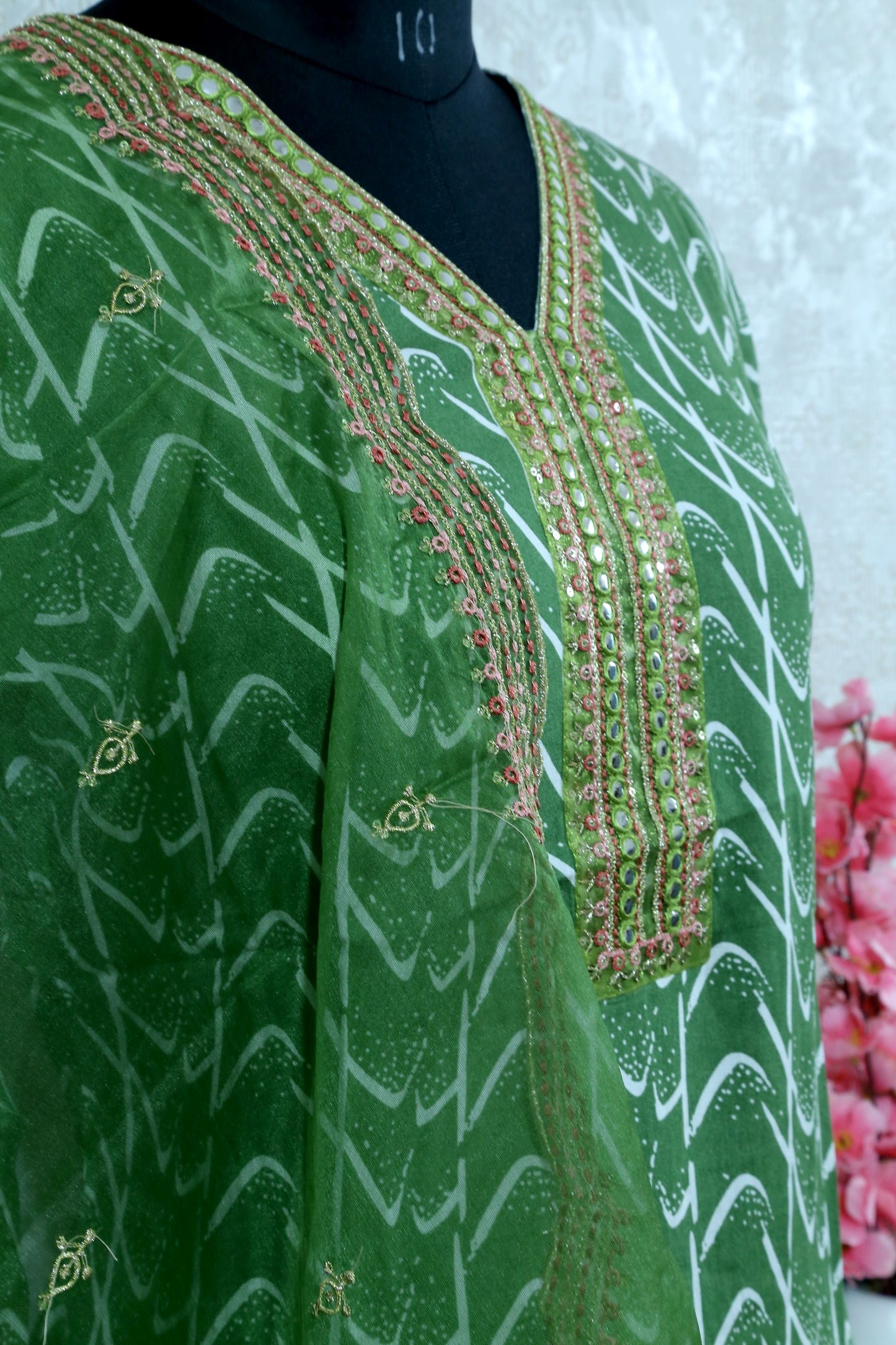 BANDHANI PRINT KURTI SET WITH ORGANZA DUPATTA – V-NECK STYLE