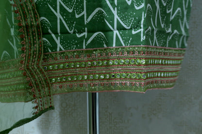 BANDHANI PRINT KURTI SET WITH ORGANZA DUPATTA – V-NECK STYLE
