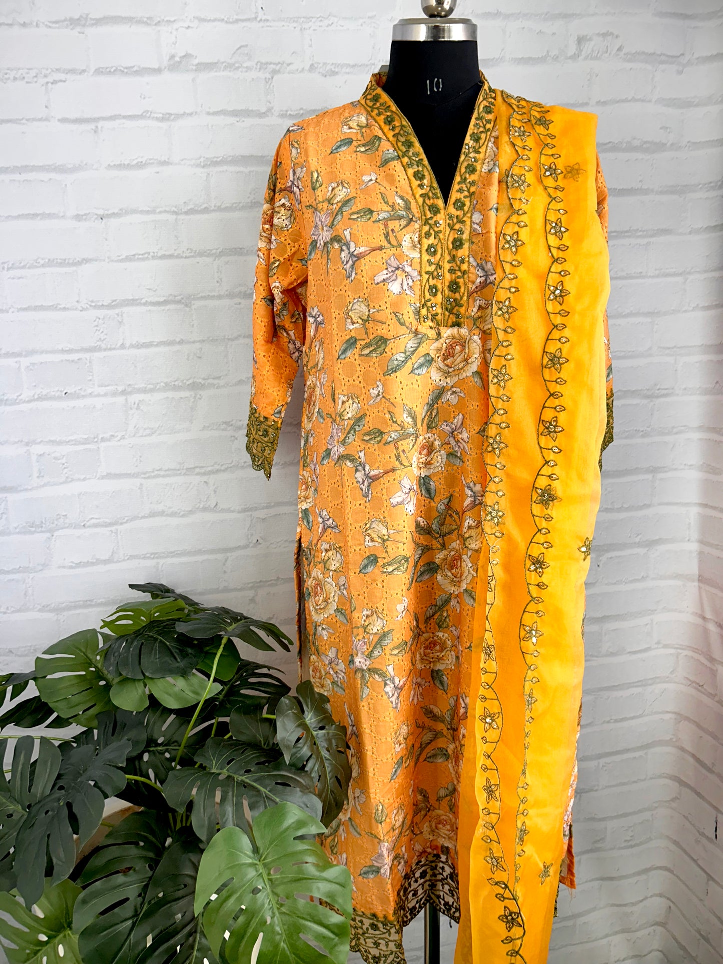 PREMIUM HANDCRAFTED MULMUL COTTON V-NECK SUIT SET