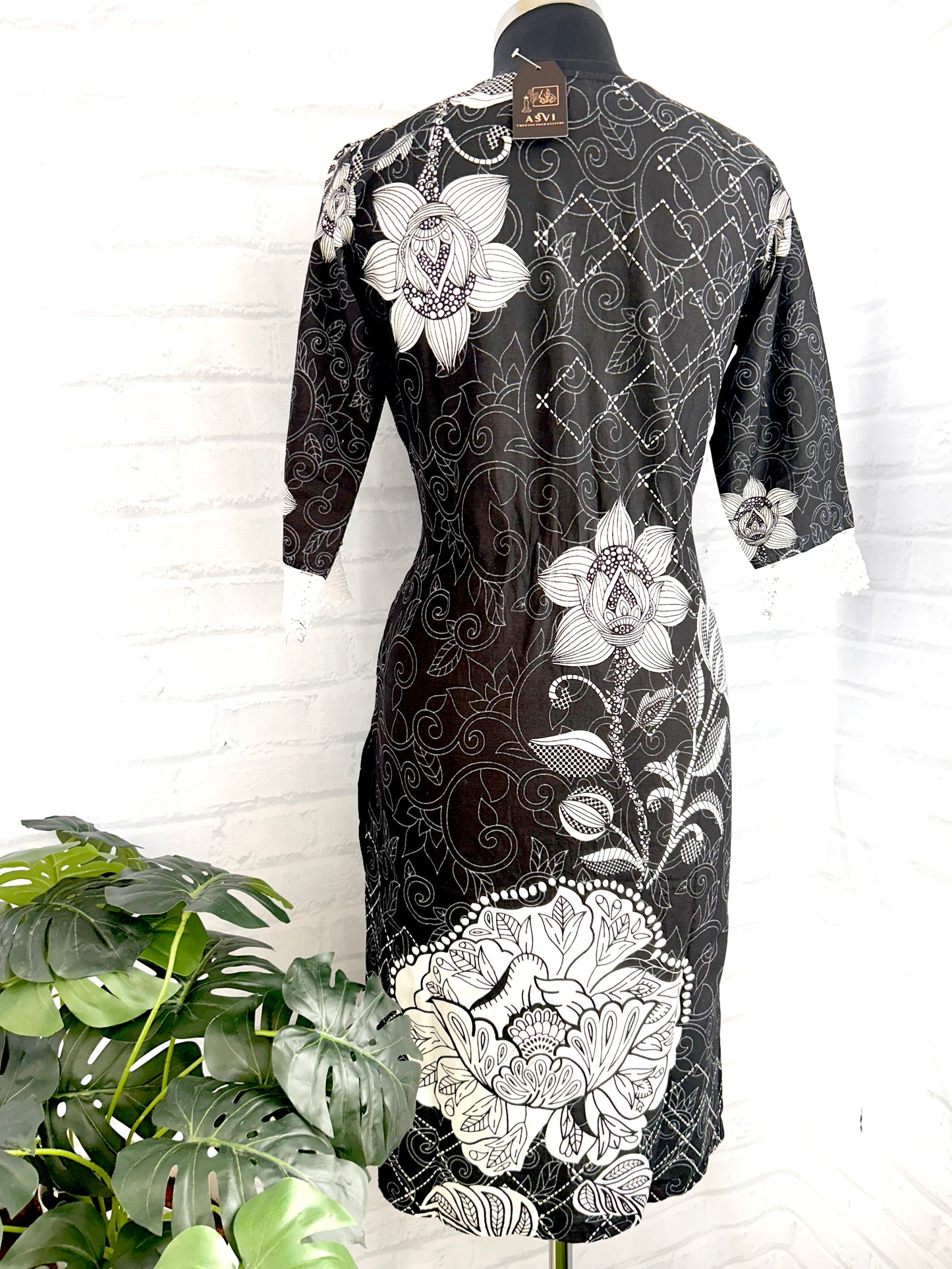 STRAIGHT-FIT PREMIUM COTTON KURTIS – V-NECK EMBROIDERED DESIGN