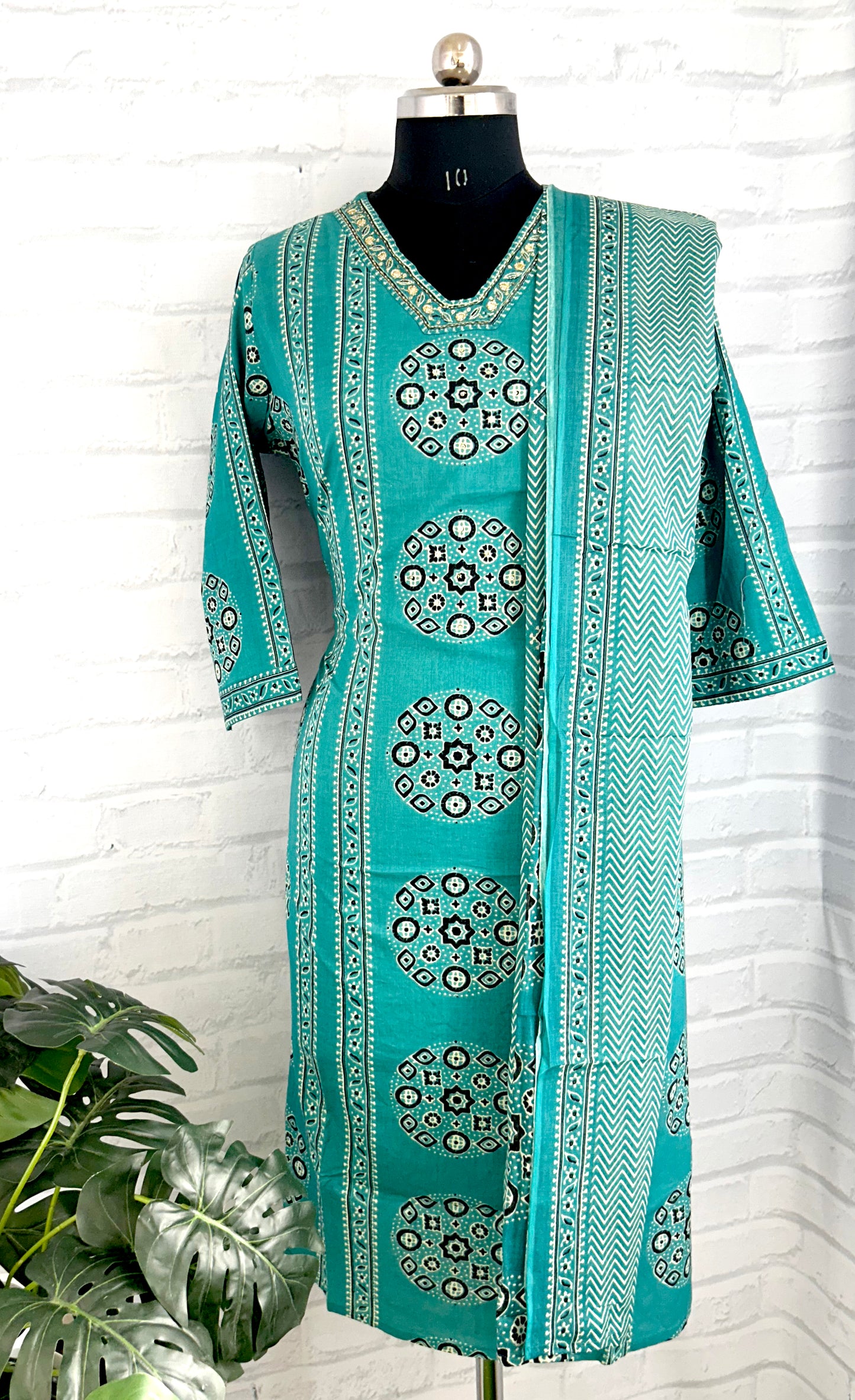 PREMIUM COTTON EMBROIDERY WORK SUIT SET – HANDCRAFTED STRAIGHT FIT ETHNIC WEAR