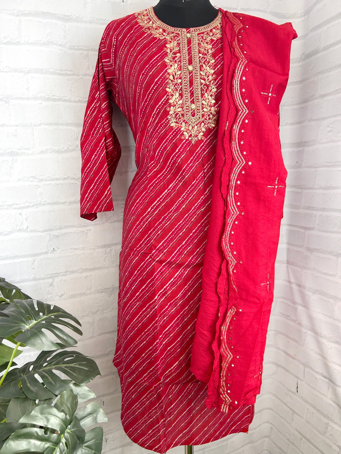 PREMIUM COTTON HEART SHAPE HANDWORK KURTHI – RED