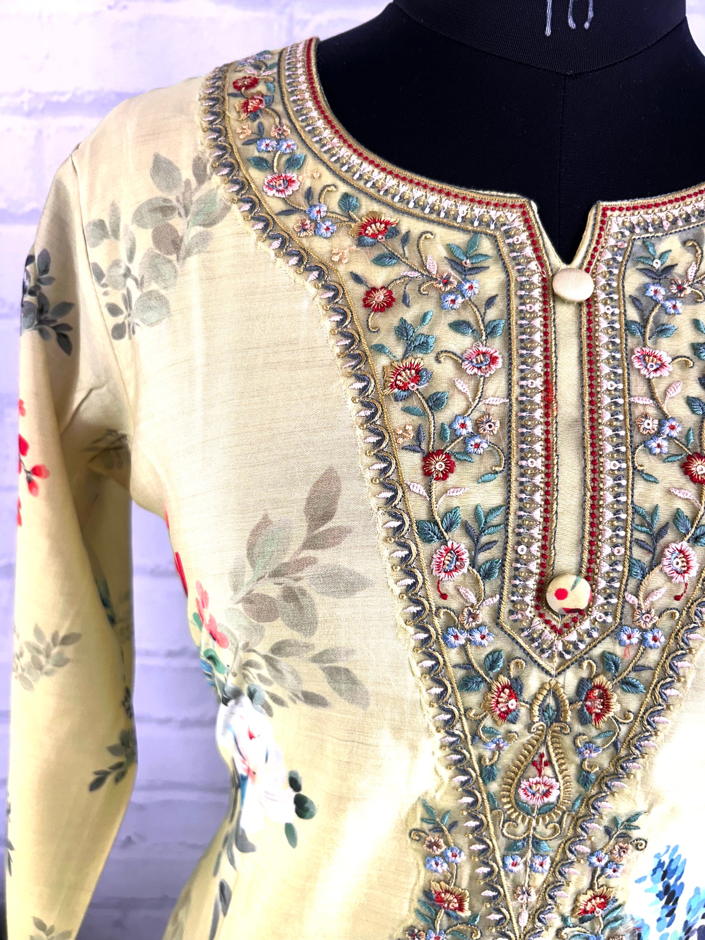 MUSLIN FLORAL DESIGNER KURTHI WITH HAND EMBROIDERY
