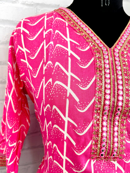 PREMIUM BANDHANI PRINT KURTHI WITH ORGANZA DUPATTA – V-NECK STYLE