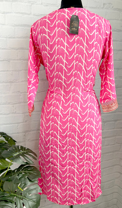 PREMIUM BANDHANI PRINT KURTHI WITH ORGANZA DUPATTA – V-NECK STYLE