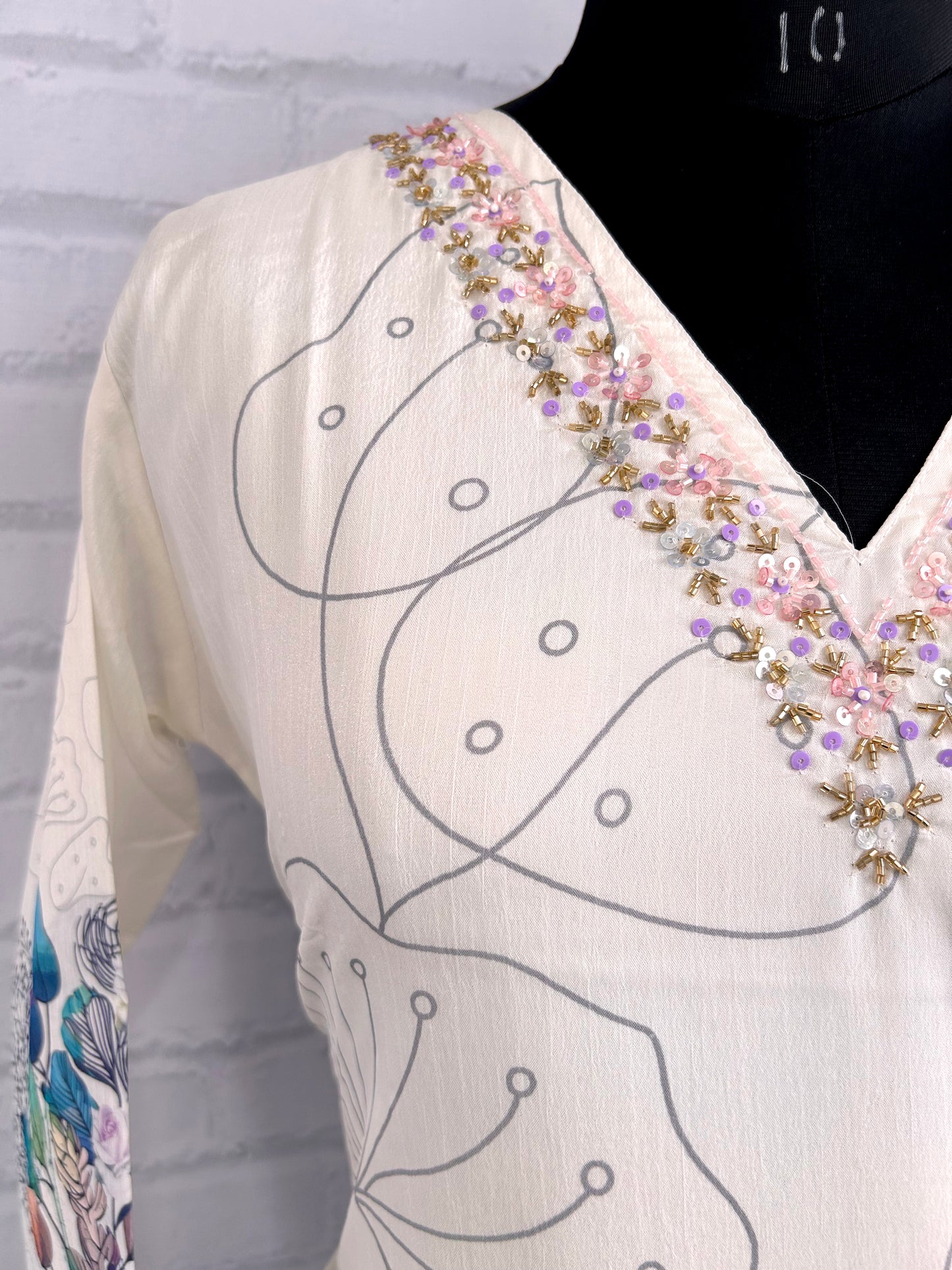 ELEGANT WHITE CHINNON KURTHI – V-NECK EMBROIDERY
