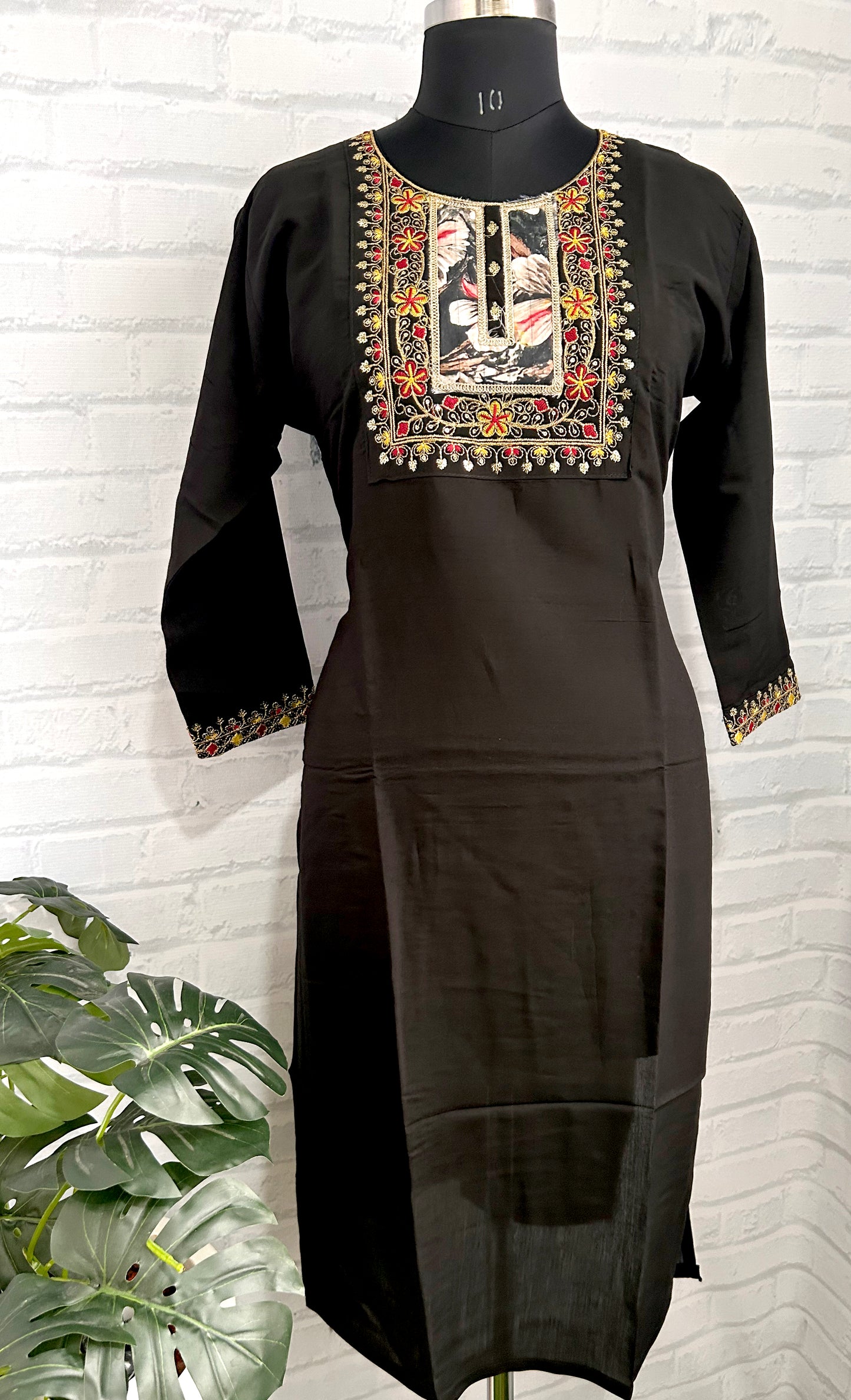 ELEGANT BLACK ROMAN SILK EMBROIDERED KURTHI SET – LUXE MEETS TRADITION