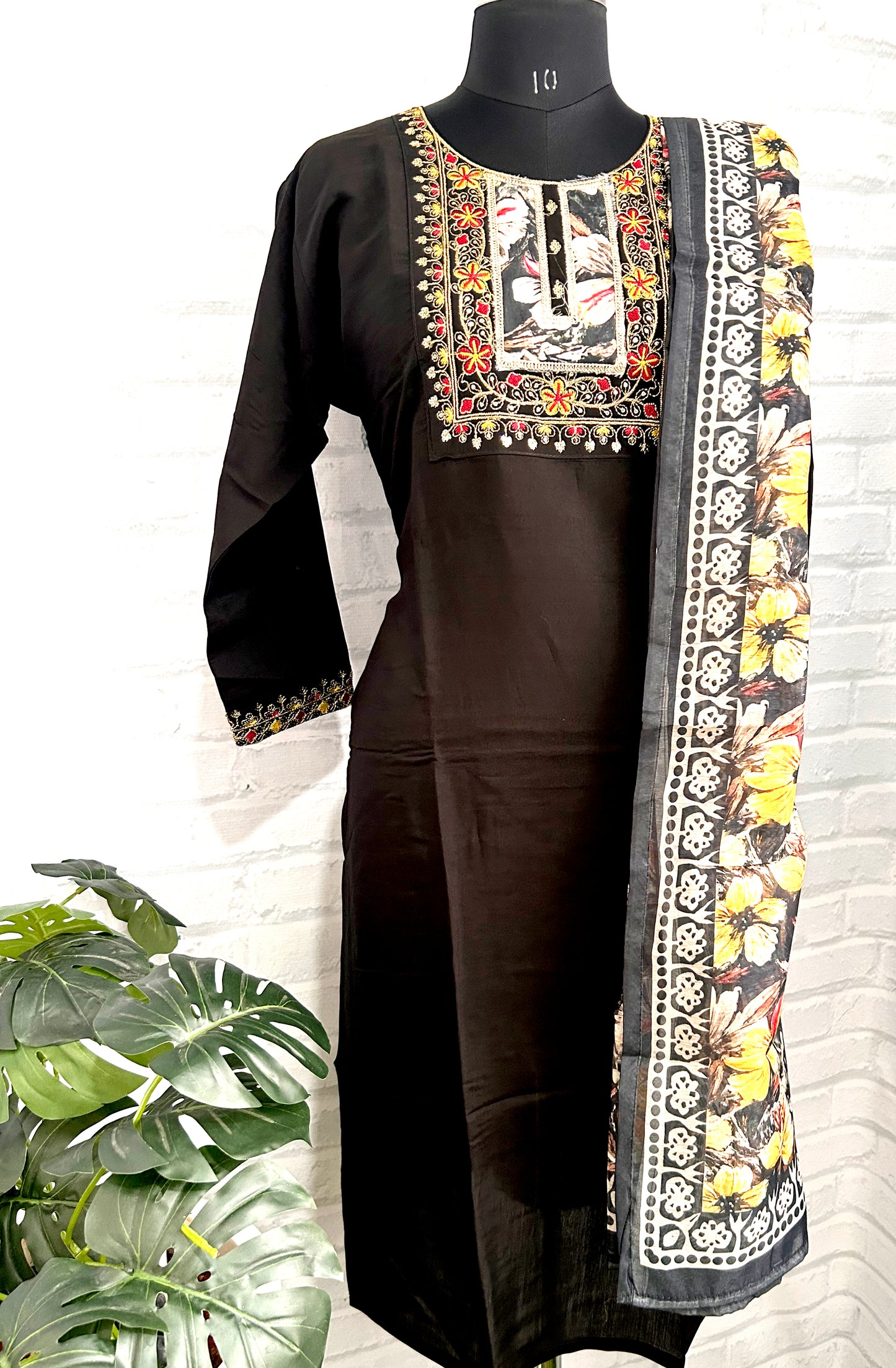 ELEGANT BLACK ROMAN SILK EMBROIDERED KURTHI SET – LUXE MEETS TRADITION
