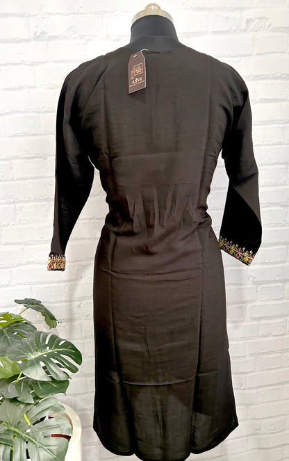 ELEGANT BLACK ROMAN SILK EMBROIDERED KURTHI SET – LUXE MEETS TRADITION
