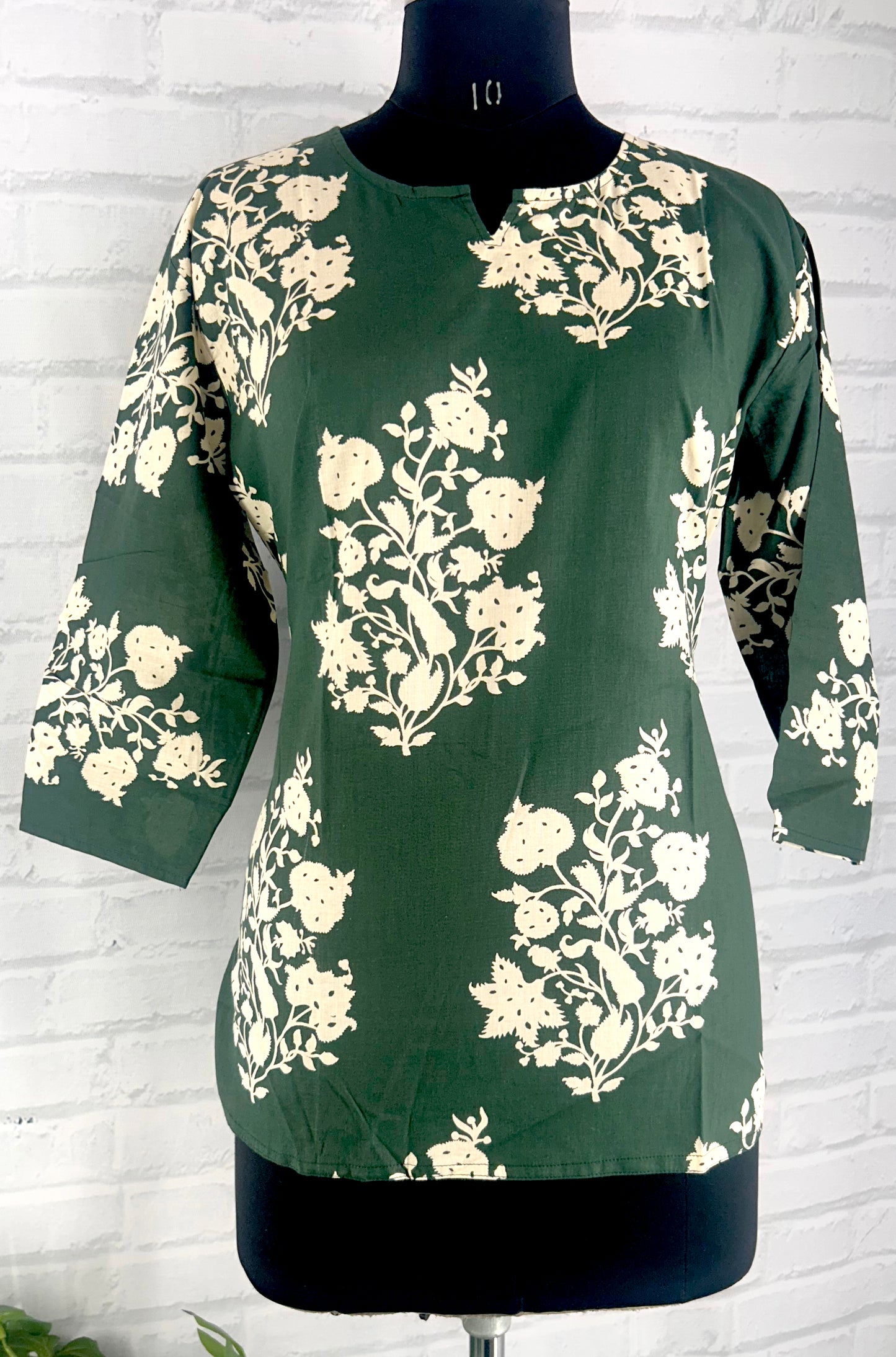 FLORAL CO-ORD SET IN PREMIUM COTTON WITH HEART-SHAPED NECK