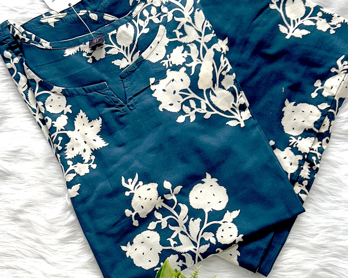 FLORAL CO-ORD SET IN PREMIUM COTTON WITH HEART-SHAPED NECK