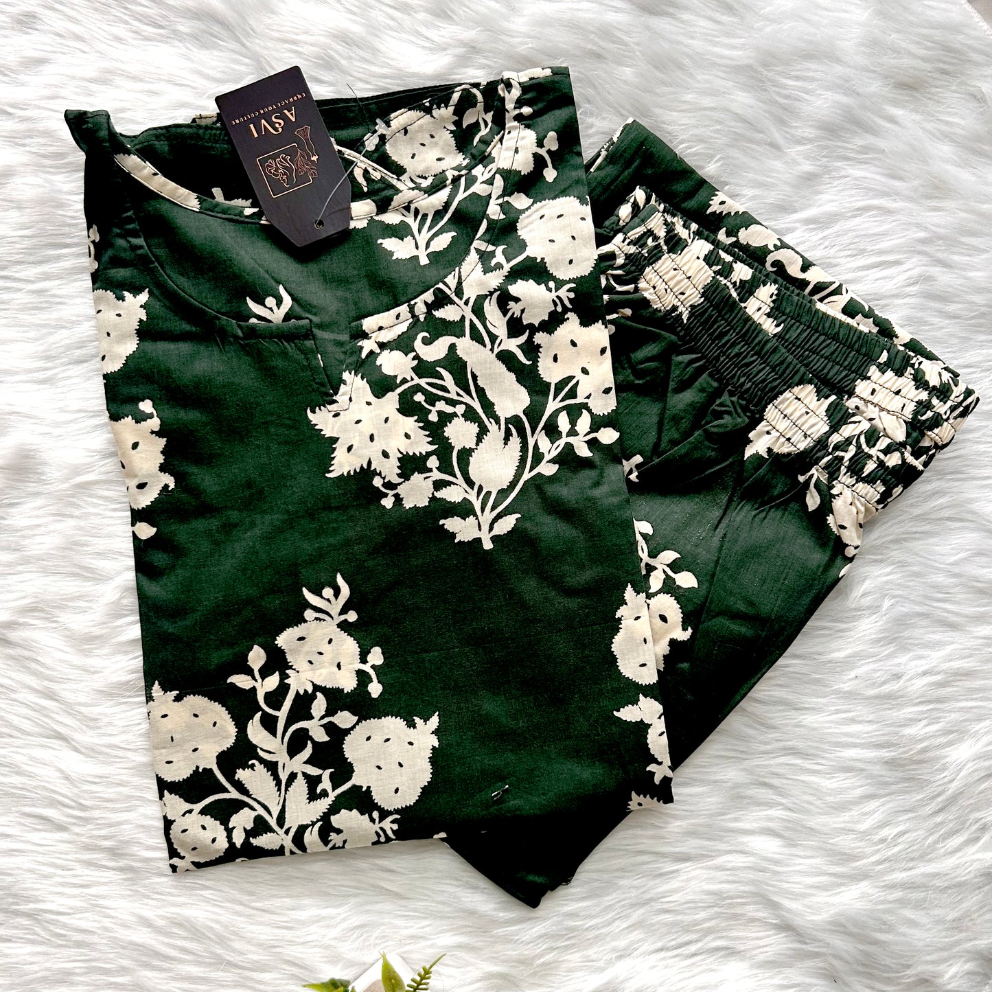 FLORAL CO-ORD SET IN PREMIUM COTTON WITH HEART-SHAPED NECK